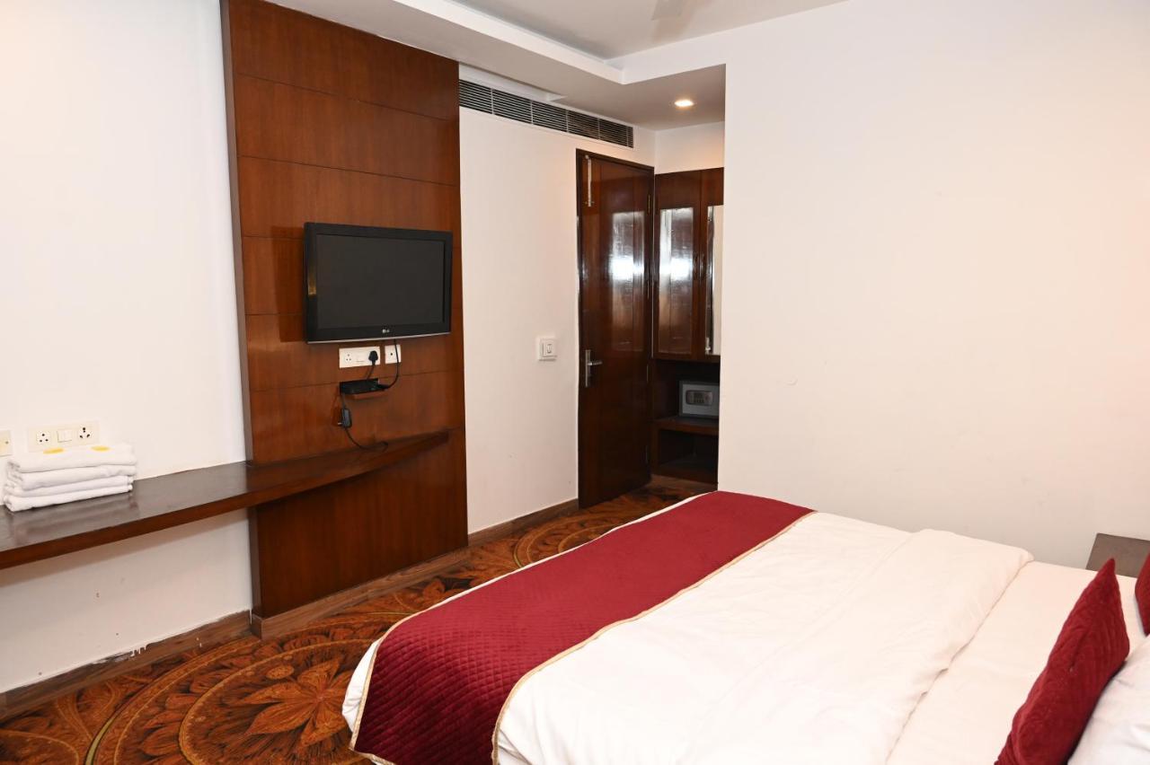 Billionaire Inn Faridabad Esterno foto